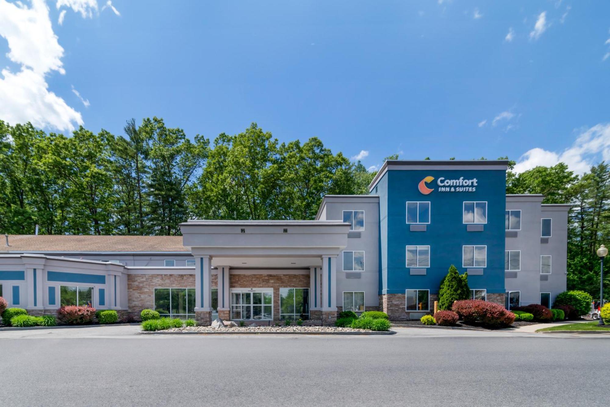 Comfort Inn & Suites Saratoga Springs Exterior photo