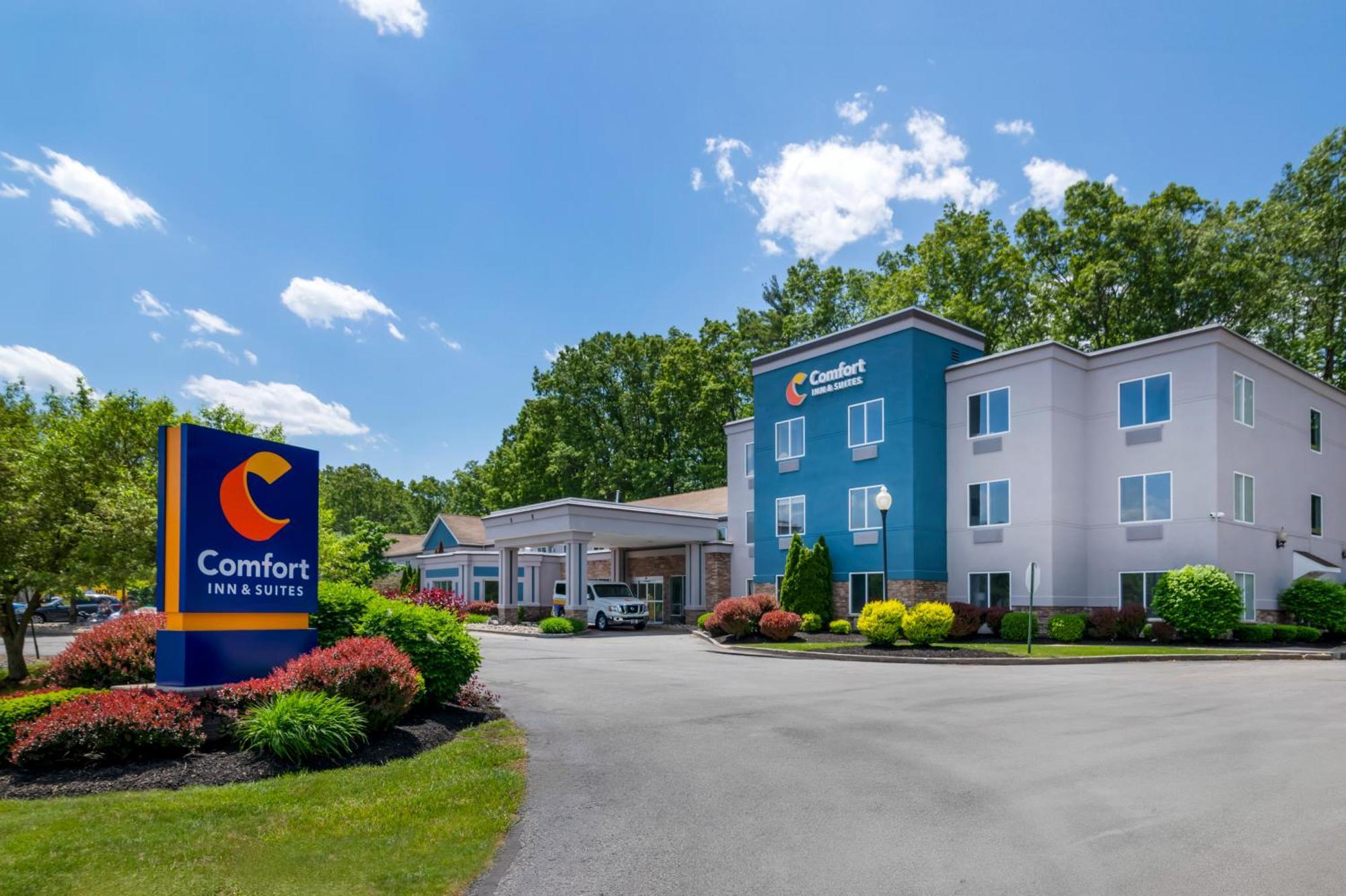 Comfort Inn & Suites Saratoga Springs Exterior photo