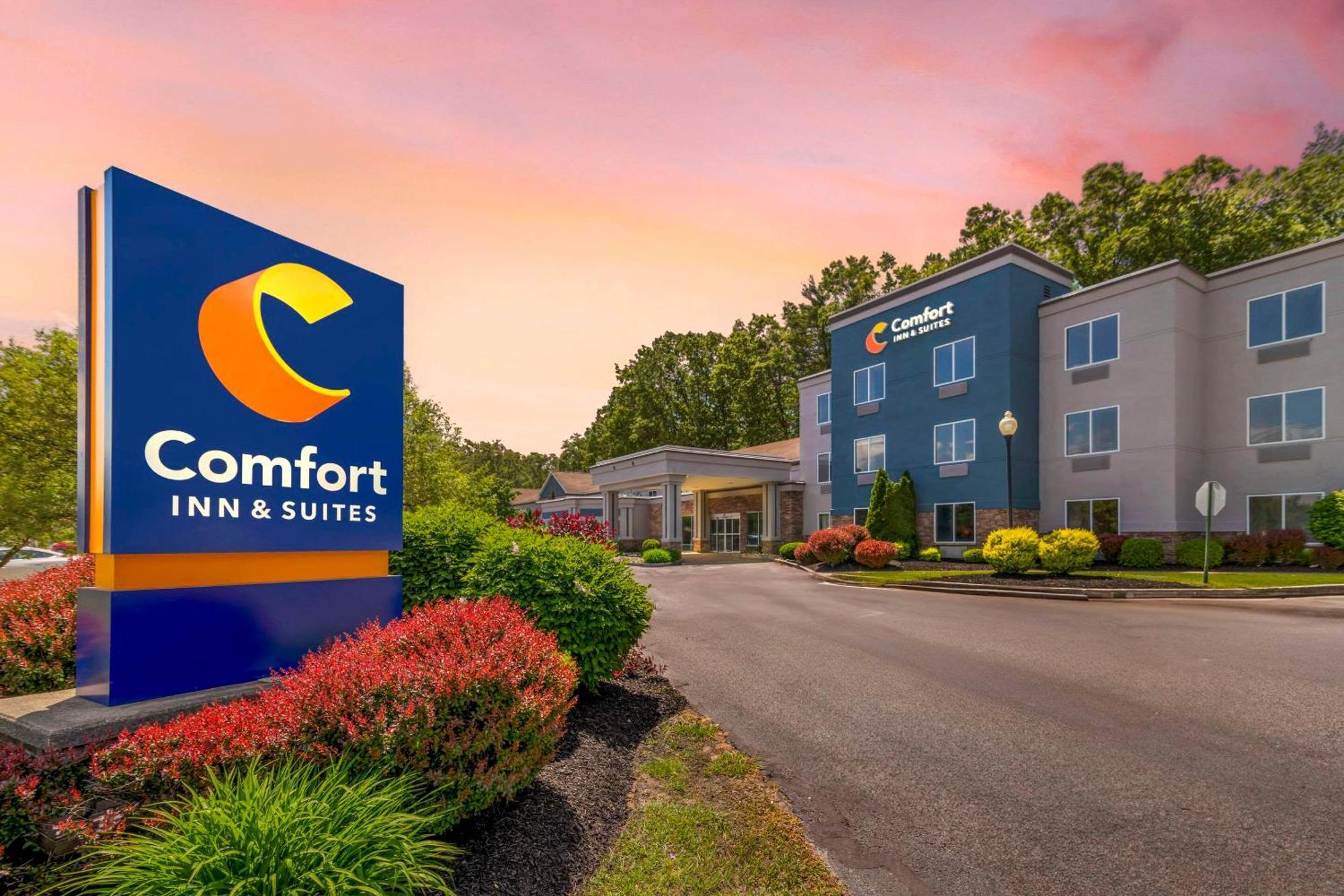 Comfort Inn & Suites Saratoga Springs Exterior photo